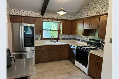 5646 S 45th St, Greenfield, WI 53220 - Photo 6