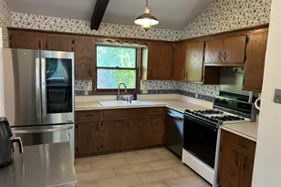 5646 S 45th St, Greenfield, WI 53220 - Photo 6