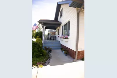607  Monroe Ave, Racine, WI 53405 - Photo 4