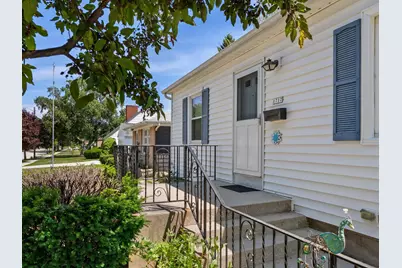1717  Green St, Manitowoc, WI 54220 - Photo 2