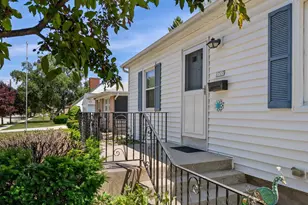 1717 Green St, Manitowoc, WI 54220 - Photo 2