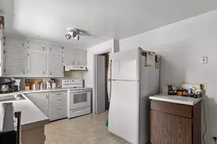 1717 Green St, Manitowoc, WI 54220 - Photo 8