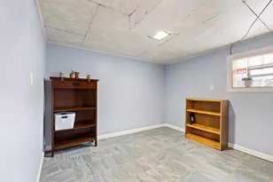 2803 W Burnham St, Milwaukee, WI 53215 - Photo 20