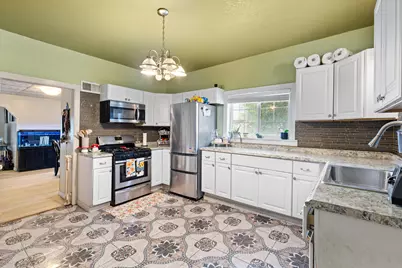 2803 W Burnham St, Milwaukee, WI 53215 - Photo 8