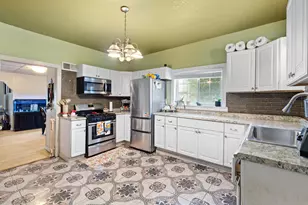 2803 W Burnham St, Milwaukee, WI 53215 - Photo 8