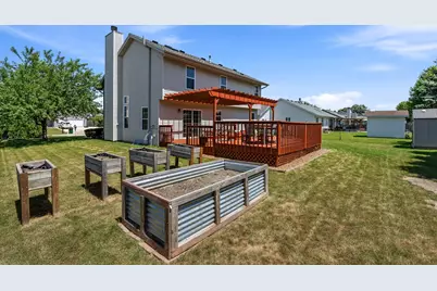 937 E Stonewood Dr, Oak Creek, WI 53154 - Photo 2