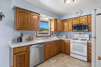 6112 S Indiana Ave, Cudahy, WI 53110 - Photo 8