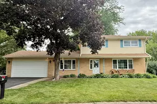607 Poppy St, Oconomowoc, WI 53066 - Photo 2