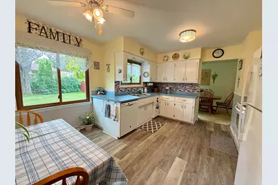 607  Poppy St, Oconomowoc, WI 53066 - Photo 6