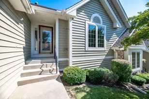 208 Endfield Cir, Waukesha, WI 53186 - Photo 2