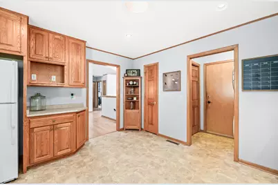 208  Endfield Cir, Waukesha, WI 53186 - Photo 14