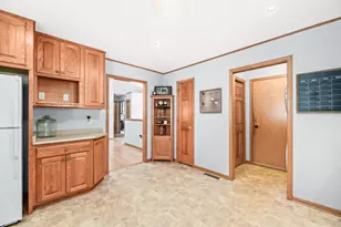 208 Endfield Cir, Waukesha, WI 53186 - Photo 14