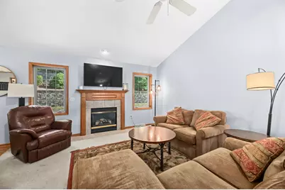 208  Endfield Cir, Waukesha, WI 53186 - Photo 6