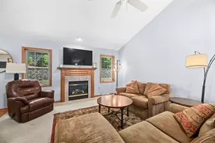 208 Endfield Cir, Waukesha, WI 53186 - Photo 6