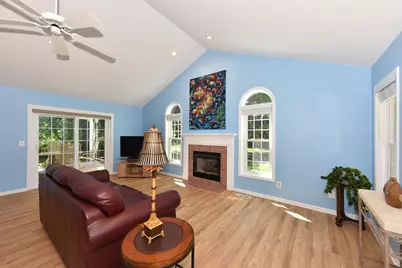 W65N296  Lincoln Ct, Cedarburg, WI 53012 - Photo 8