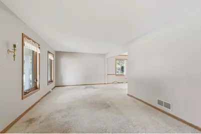 16280 W Heatherly Dr, New Berlin, WI 53151 - Photo 6