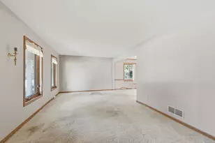 16280 W Heatherly Dr, New Berlin, WI 53151 - Photo 6