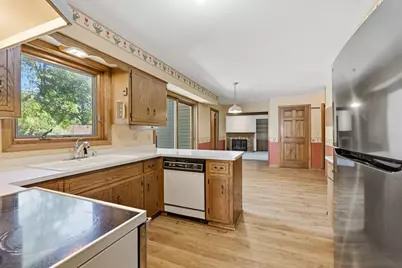 16280 W Heatherly Dr, New Berlin, WI 53151 - Photo 8
