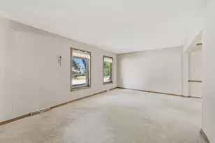16280 W Heatherly Dr, New Berlin, WI 53151 - Photo 4