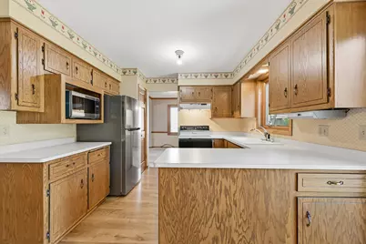 16280 W Heatherly Dr, New Berlin, WI 53151 - Photo 10