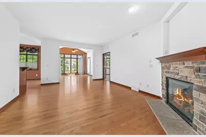 2398  Stoney Ln, Grafton, WI 53024 - Photo 4