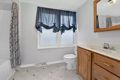 615  Roosevelt Dr, West Bend, WI 53090 - Photo 12