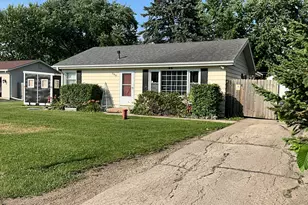 780 N Glenwood Dr, Silver Lake, WI 53170 - Photo 2