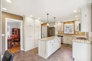 S24W23112 Lookout Dr, Waukesha, WI 53186 - Photo 4