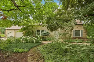 S24W23112 Lookout Dr, Waukesha, WI 53186 - Photo 2