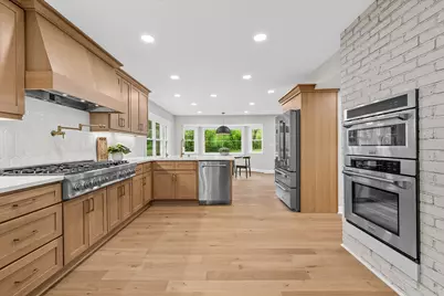 10525 N Fairway Ln, Mequon, WI 53092 - Photo 8