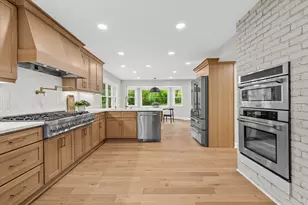 10525 N Fairway Ln, Mequon, WI 53092 - Photo 8