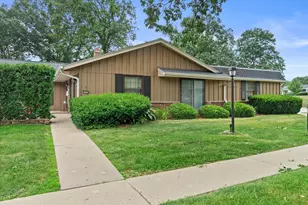 5228 Woodbridge Ln, Greenfield, WI 53221 - Photo 2