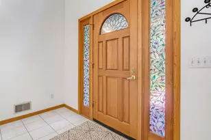 S1W31450 Hickory Hollow Ct, Delafield, WI 53018 - Photo 6