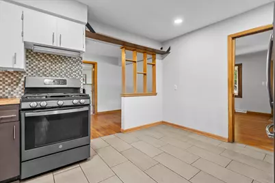 10849 W Derby Ave, Wauwatosa, WI 53225 - Photo 12