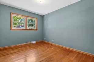 10849 W Derby Ave, Wauwatosa, WI 53225 - Photo 18