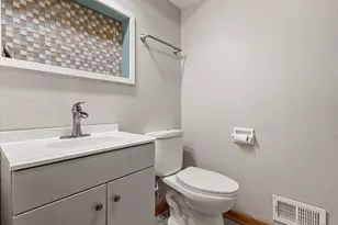 10849 W Derby Ave, Wauwatosa, WI 53225 - Photo 20