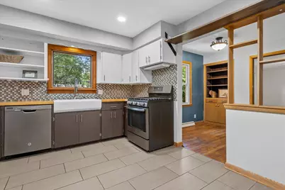10849 W Derby Ave, Wauwatosa, WI 53225 - Photo 8