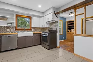 10849 W Derby Ave, Wauwatosa, WI 53225 - Photo 8