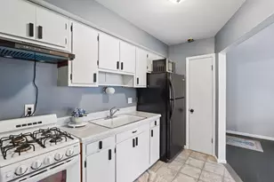 3119 S 122nd St, West Allis, WI 53227 - Photo 8