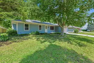 709 Memorial Dr, Kewaskum, WI 53040 - Photo 2