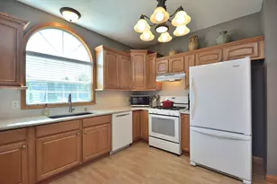 W232N3011 Emerald Ln, Pewaukee, WI 53072 - Photo 12