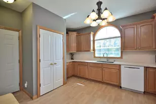 W232N3011 Emerald Ln, Pewaukee, WI 53072 - Photo 14