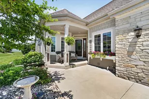 W162N5533 Westwind Dr, Menomonee Falls, WI 53051 - Photo 2