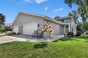 720 Timberline Trail, Hartford, WI 53027 - Photo 2