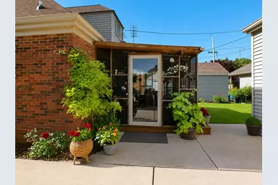 2405  Erie St, Racine, WI 53402 - Photo 34