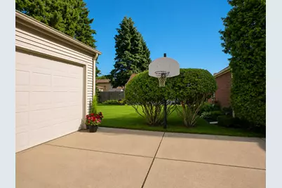 2405  Erie St, Racine, WI 53402 - Photo 32