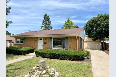 1010  Shorecrest Dr, Racine, WI 53402 - Photo 1