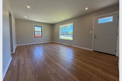 1010  Shorecrest Dr, Racine, WI 53402 - Photo 2