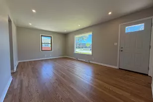1010 Shorecrest Dr, Racine, WI 53402 - Photo 2