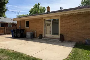 1010 Shorecrest Dr, Racine, WI 53402 - Photo 14